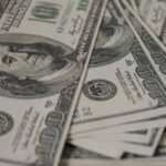 Dólar recua e fecha último pregão em R$ 4,99 (segunda-feira, 10/05)