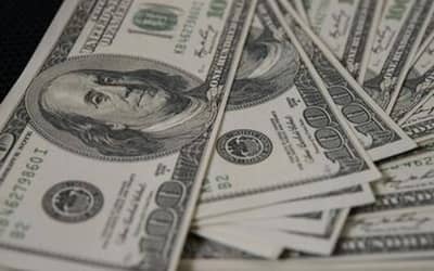 Dólar recua e fecha último pregão em R$ 4,99 (segunda-feira, 10/05)