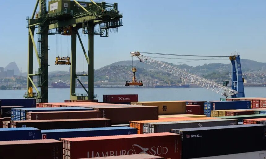 Tarifa adicional de 25% sobre produtos brasileiros preocupa indústria nacional (dia 10)