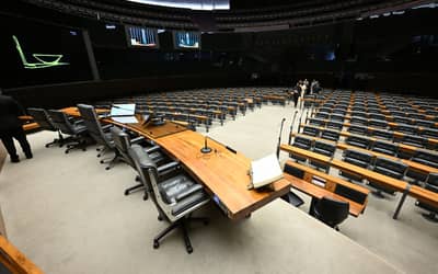 Feriado Duplo: Políticos Viajam e Câmara e Senado Terão Folga