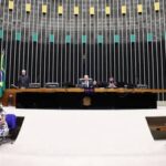 Em meio à análise da redução de jornada, Congresso terá semana esvaziada por feriado