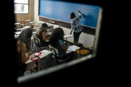 Governo sanciona lei que aumenta piso salarial de professores da educação básica, impactando os cofres municipais (19 de junho de 2026)