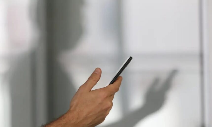Roubos e furtos de celulares aumentam em cidades brasileiras em 2025 (anos de 2024 e 2025)
