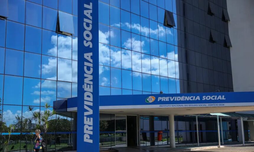 Novos Beneficiários do INSS Receberão 13º Salário em Novembro