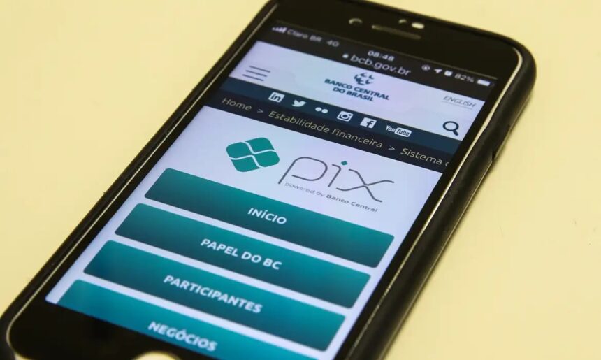 Senado aprova projeto que cria mecanismo de pagamento automático da pensão alimentícia por Pix (terça-feira, 04 de julho de 2023)