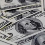 Dólar e euro fecham o pregão com altas no mercado internacional (segunda-feira)