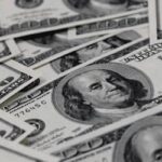 Dólar opera perto da estabilidade após suspensão de ataques ao Irã (3)