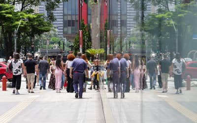Crescimento populacional de municípios bilionários evidencia disparidades regionais
