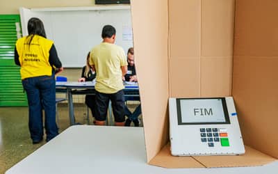 Flávio Bolsonaro mantém vantagem nas pesquisas para o segundo turno