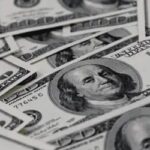 Dólar cai 4,12% e bate maior baixa diária desde 2018