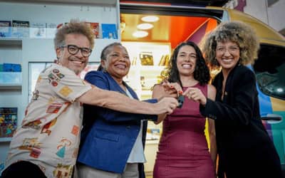 Ministra entrega unidade móvel de cultura na Vila das Artes, marcando nova fase de acesso à cultura no Ceará