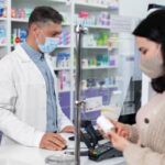 Piso salarial de R$ 6.500 para farmacêuticos gera alerta de R$ 309 milhões em impacto municipal