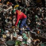 Descarte de plásticos de uso único atrapalha catadores em São Paulo