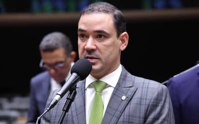 Vicentinho Júnior vence e assume governo do Tocantins
